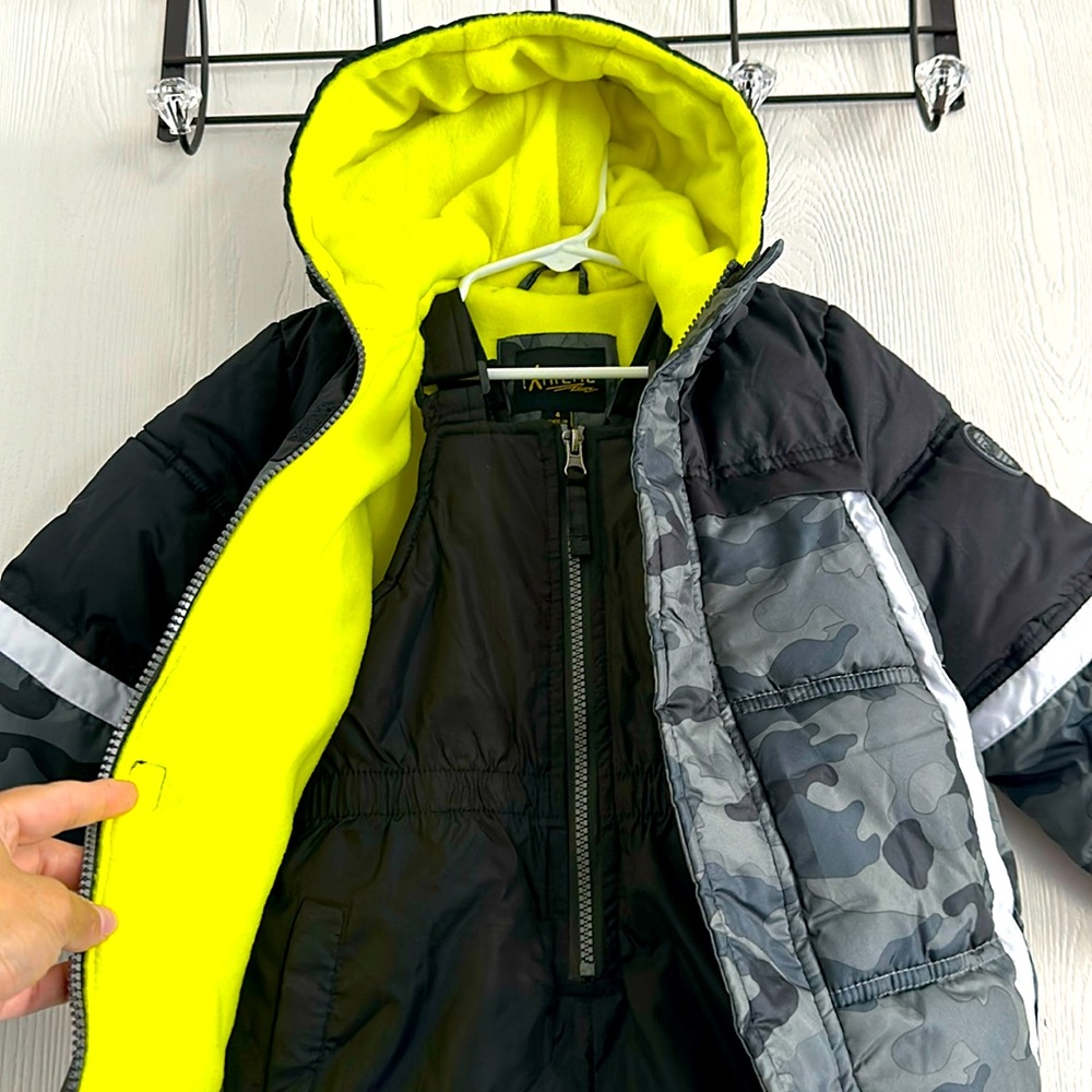 Brand New Toddler 2-Piece Camo Snowsuit SIZE 4 COLOR Black/Camo/Neon Yellow